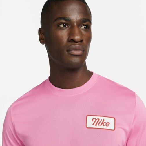 DZ2735-607 M NK DF TEE RLGD BODY SHOP 2 NIKE HOMME – Image 3
