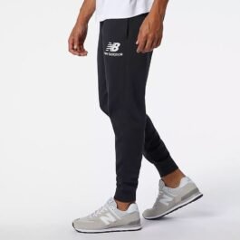 MP03558-BK NB ESSENTIALS STACKED LOGO SWEATPANT NEWBALANCE HOMME