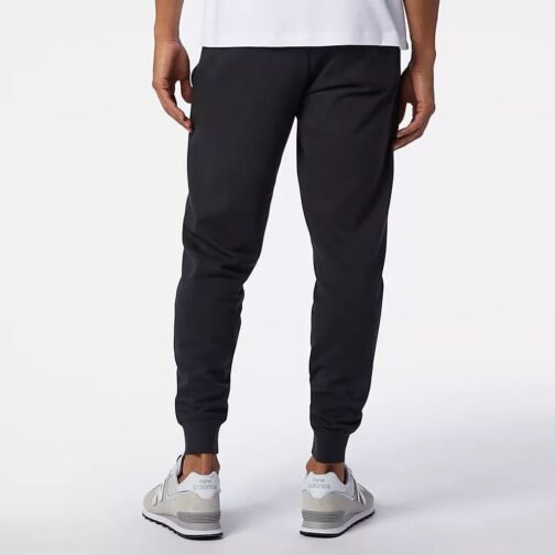 MP03558-BK NB ESSENTIALS STACKED LOGO SWEATPANT NEWBALANCE HOMME – Image 3